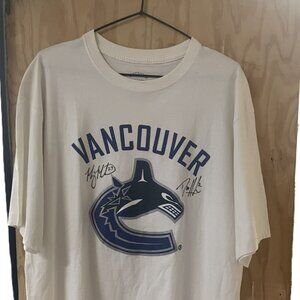 Official NHL Team Vancouver Canucks Autographed T-Shirt Malhotra & Hamhuis